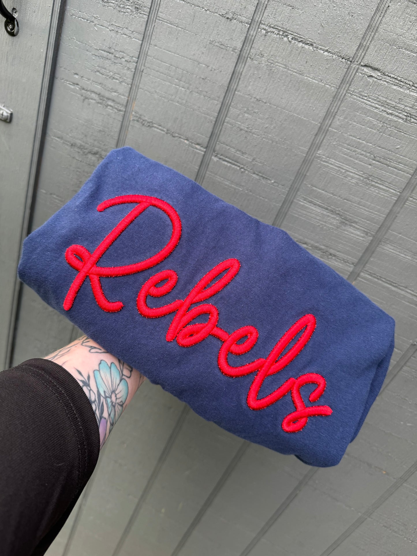 ADULTS Rebels puff embroidery