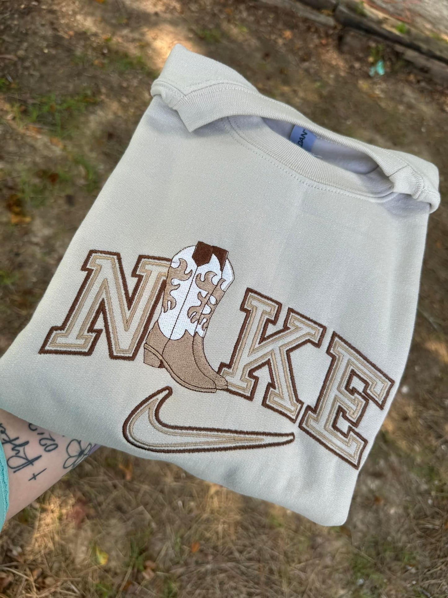 Neutral boot crewneck