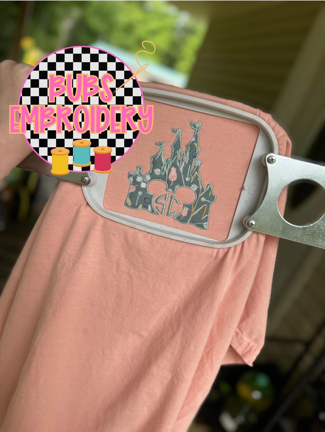 Appliqué Initial Castle pocket comfort color tee