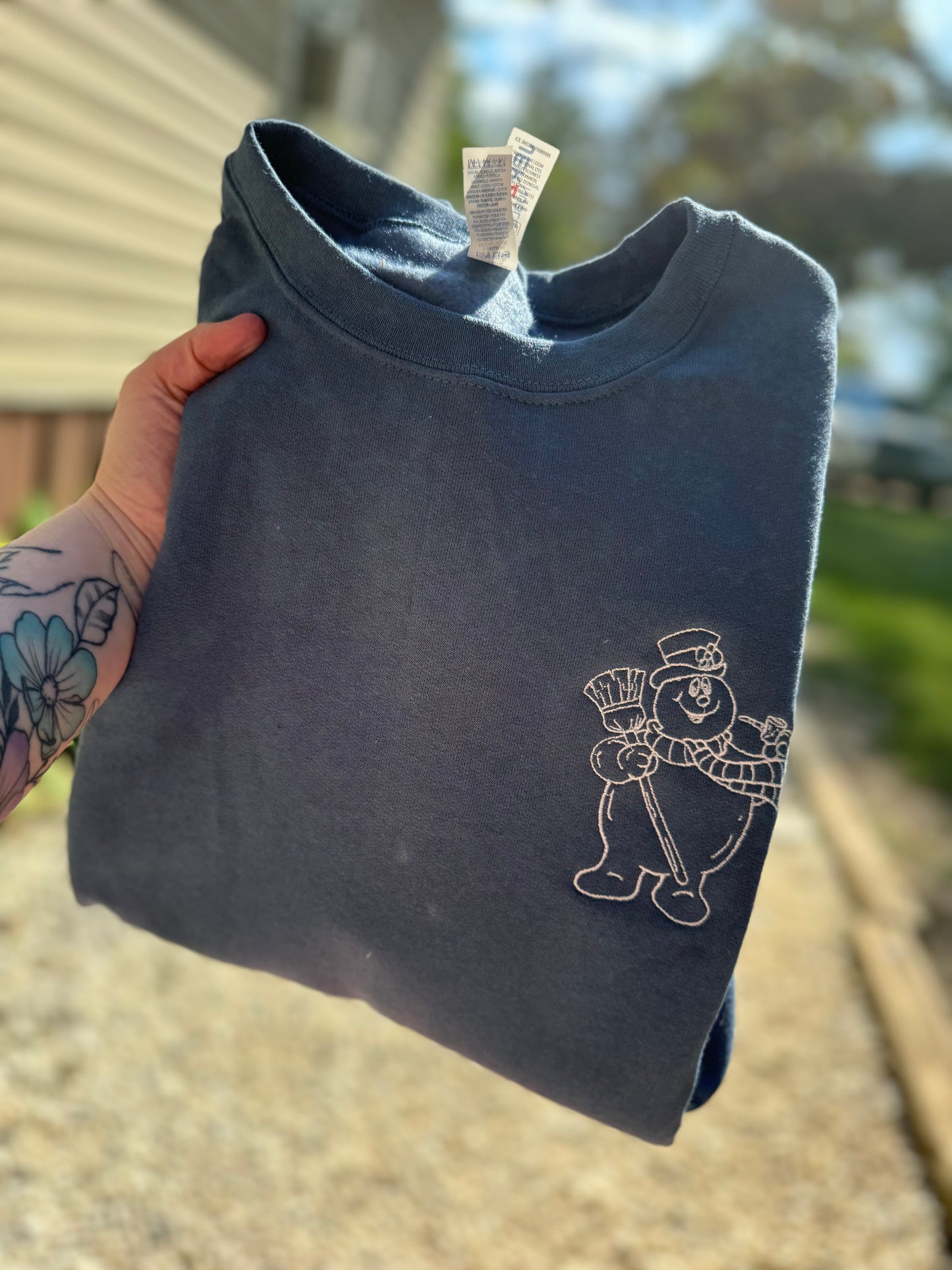 Frosty embroidery pocket