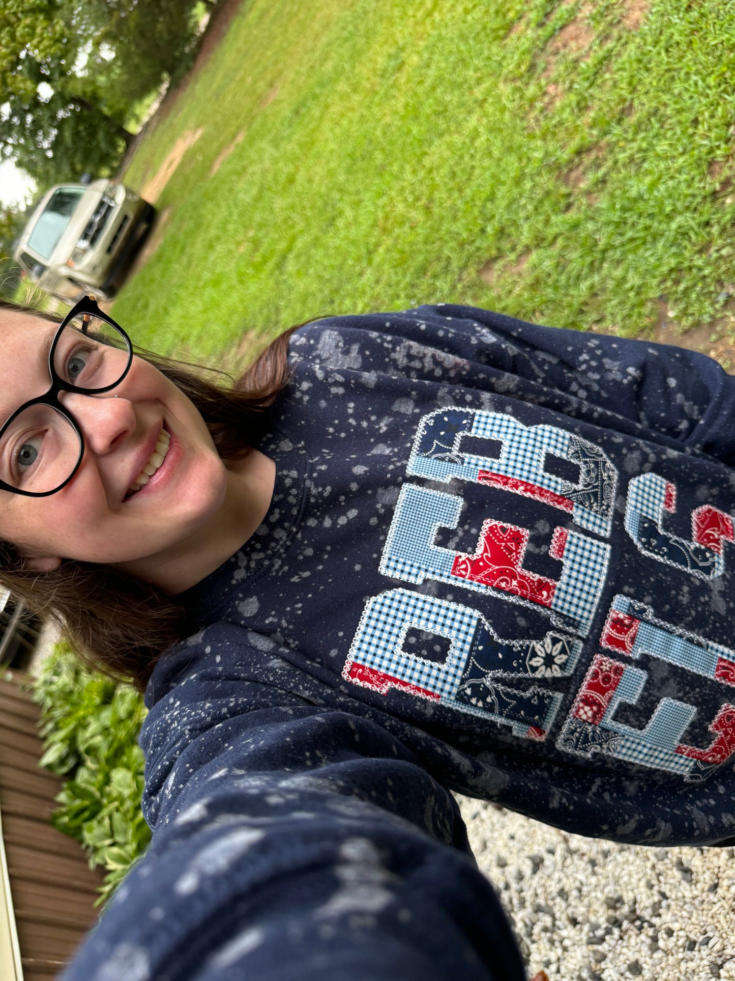 Gildan sweatshirt Oversized Rebels embroidery design