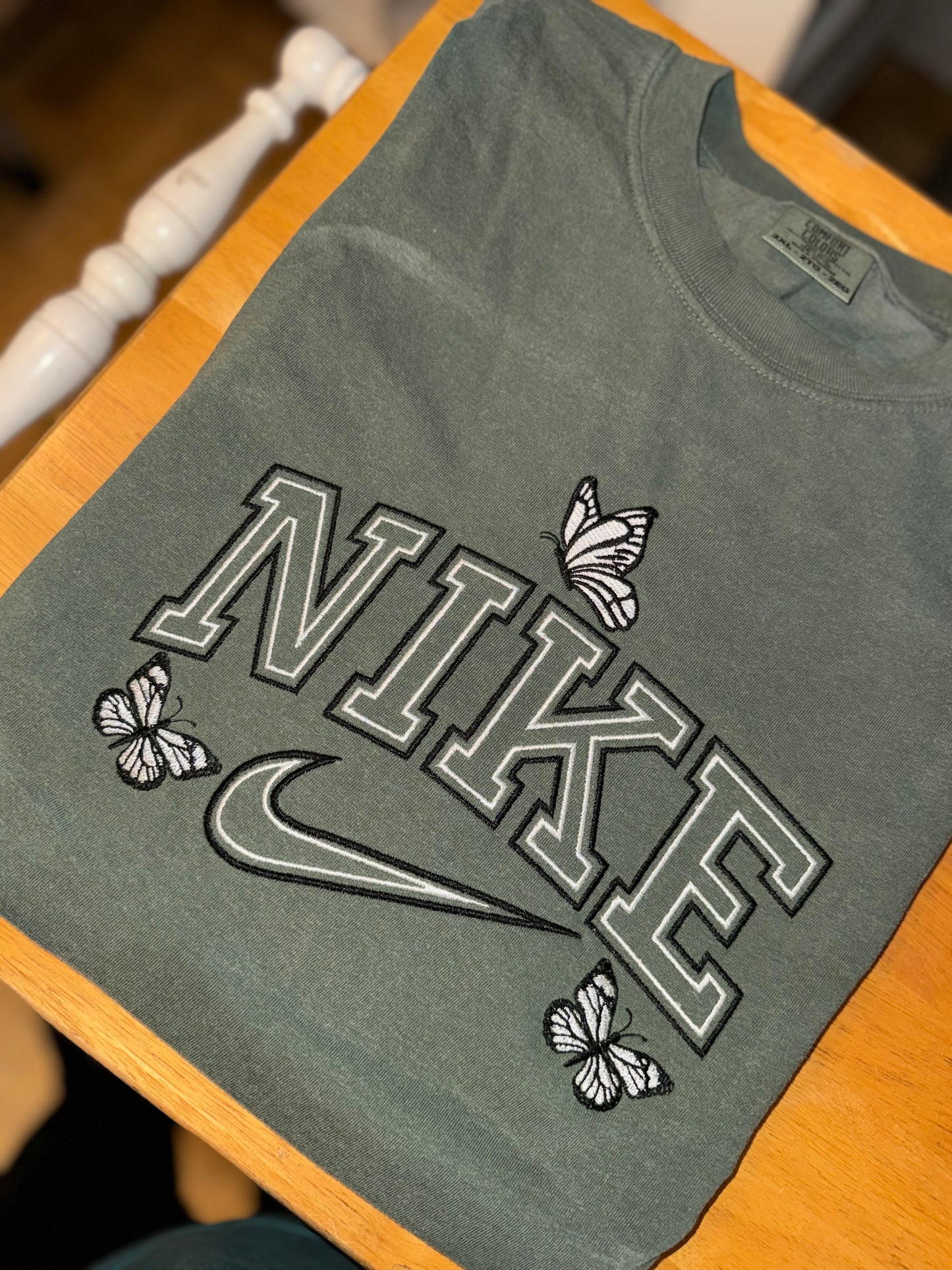 Boujee butterfly (sweatshirt & tees)